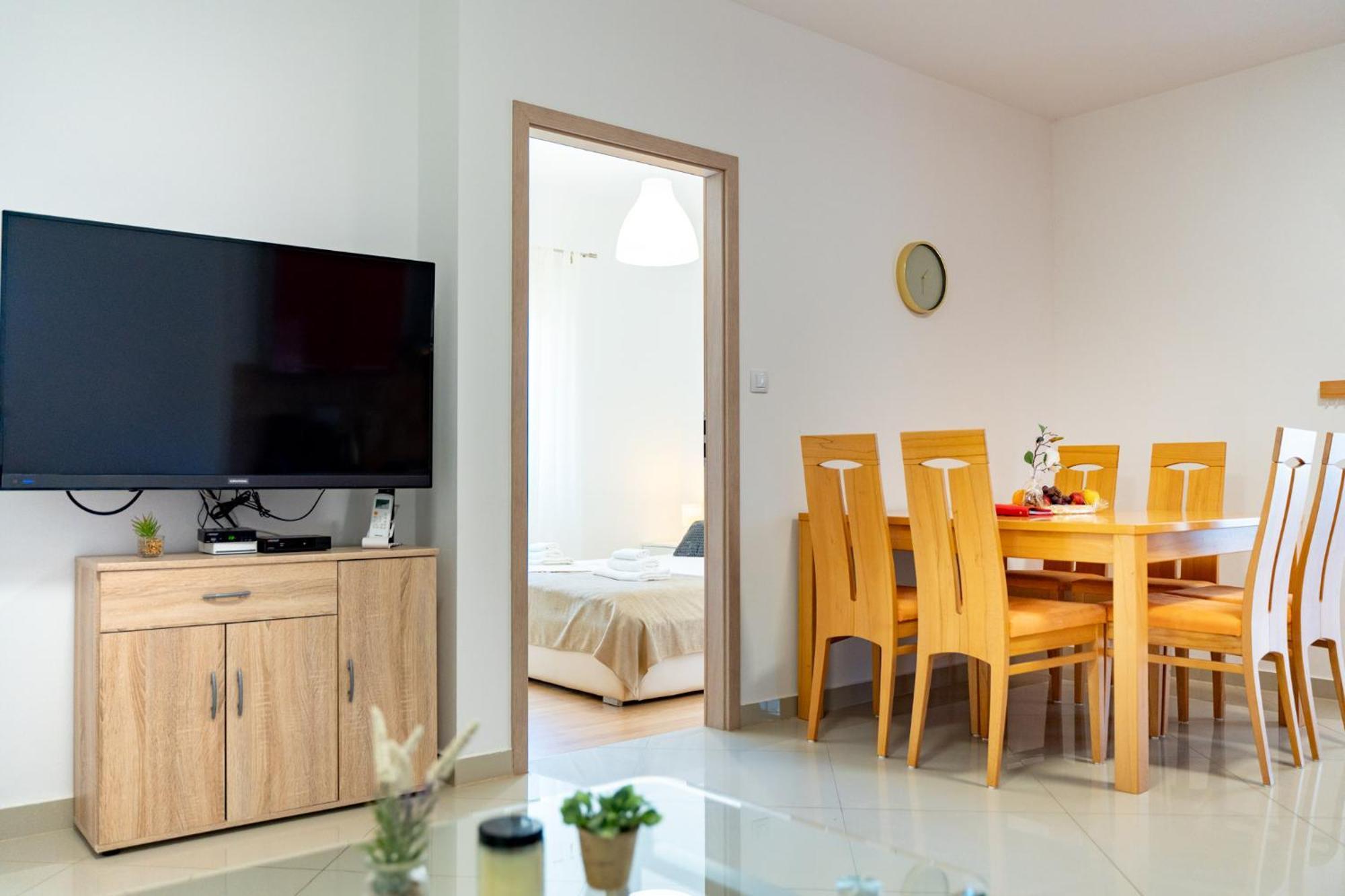 Foric Apartments With Outdoor Heated Pool ラブ エクステリア 写真