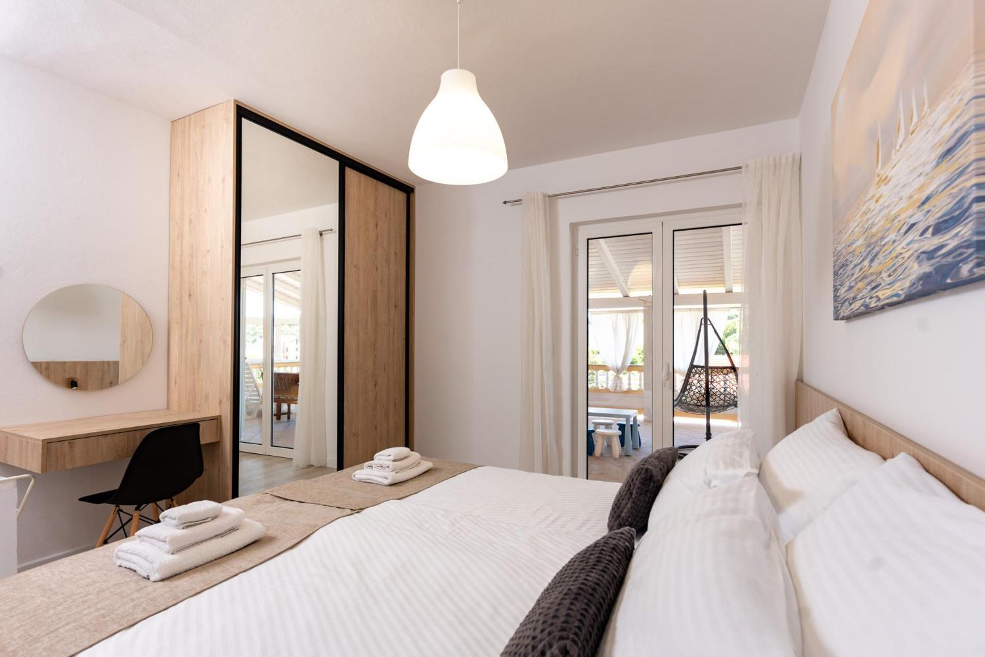 Foric Apartments With Outdoor Heated Pool ラブ エクステリア 写真