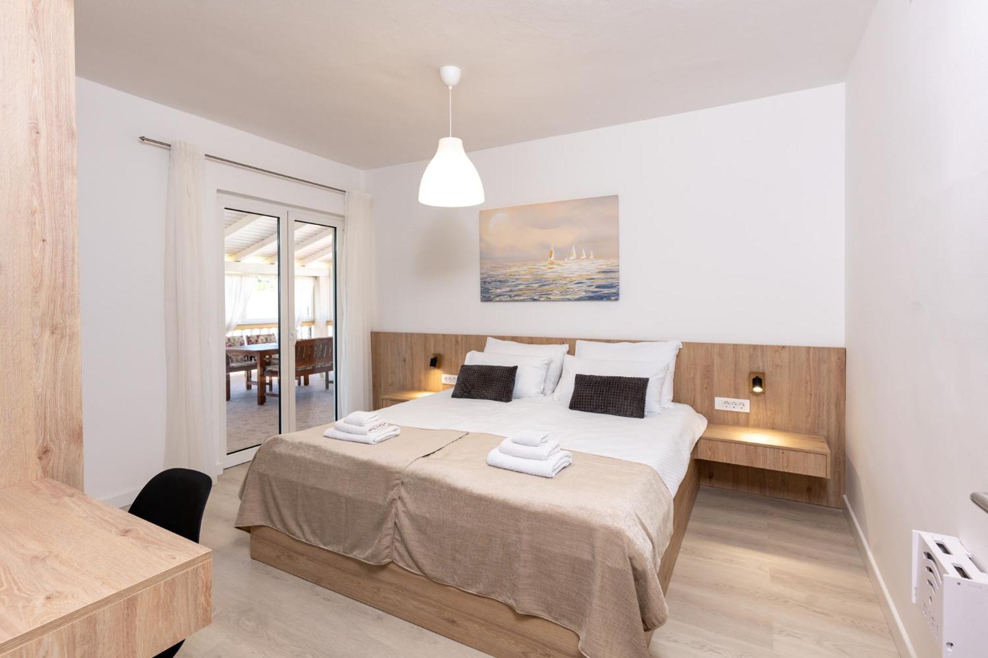 Foric Apartments With Outdoor Heated Pool ラブ エクステリア 写真