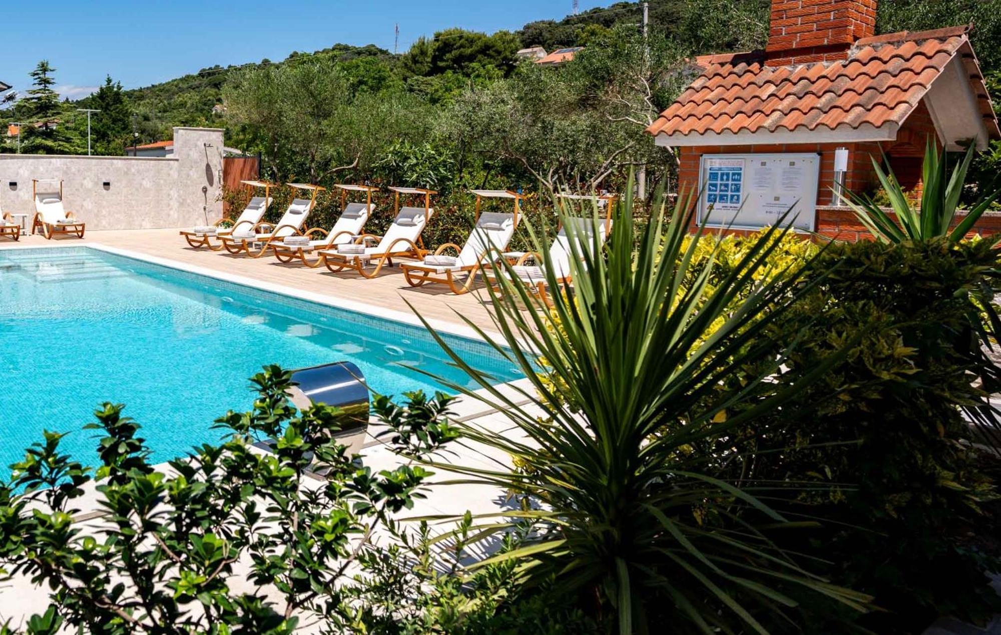 Foric Apartments With Outdoor Heated Pool ラブ エクステリア 写真