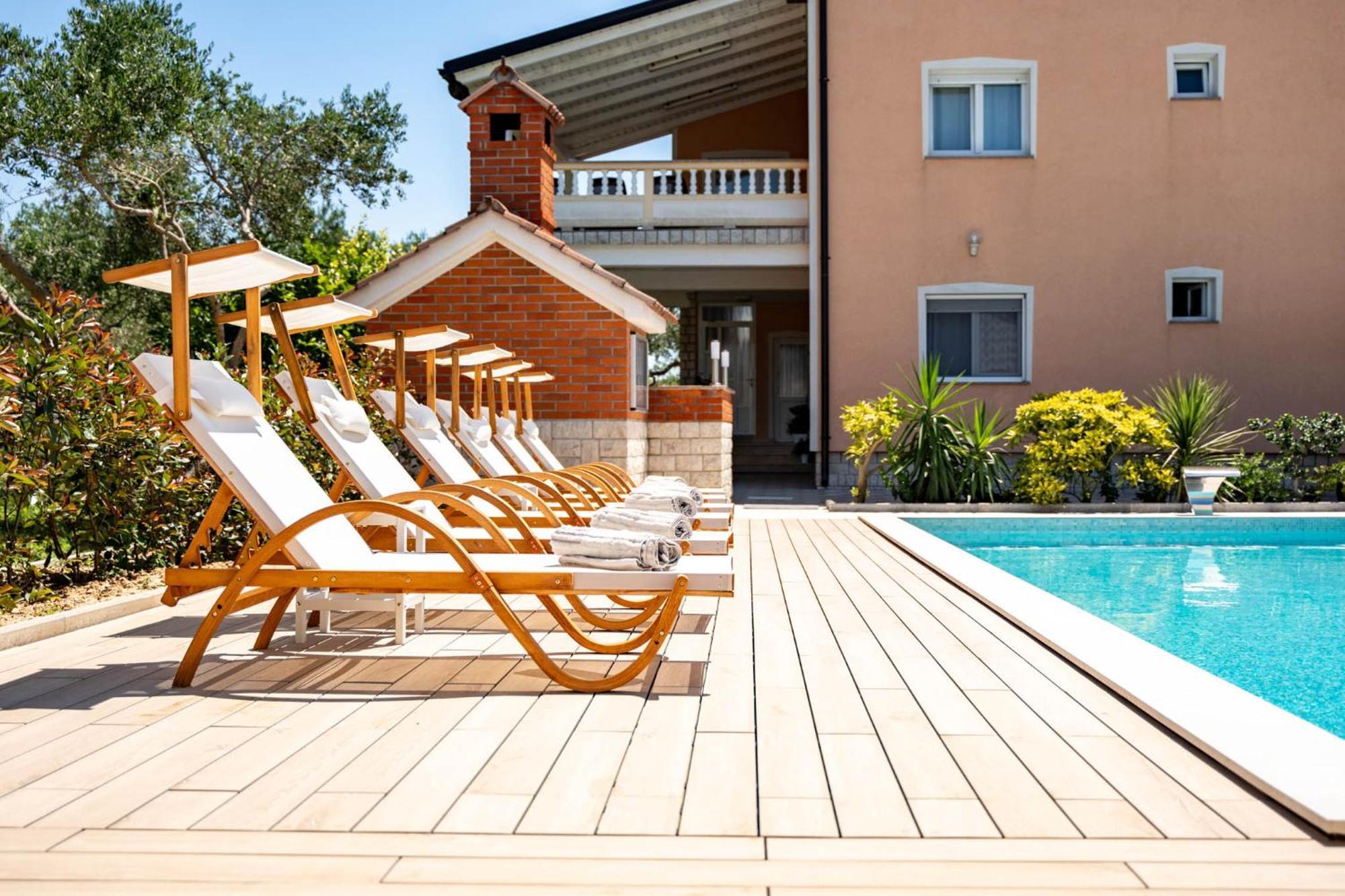 Foric Apartments With Outdoor Heated Pool ラブ エクステリア 写真