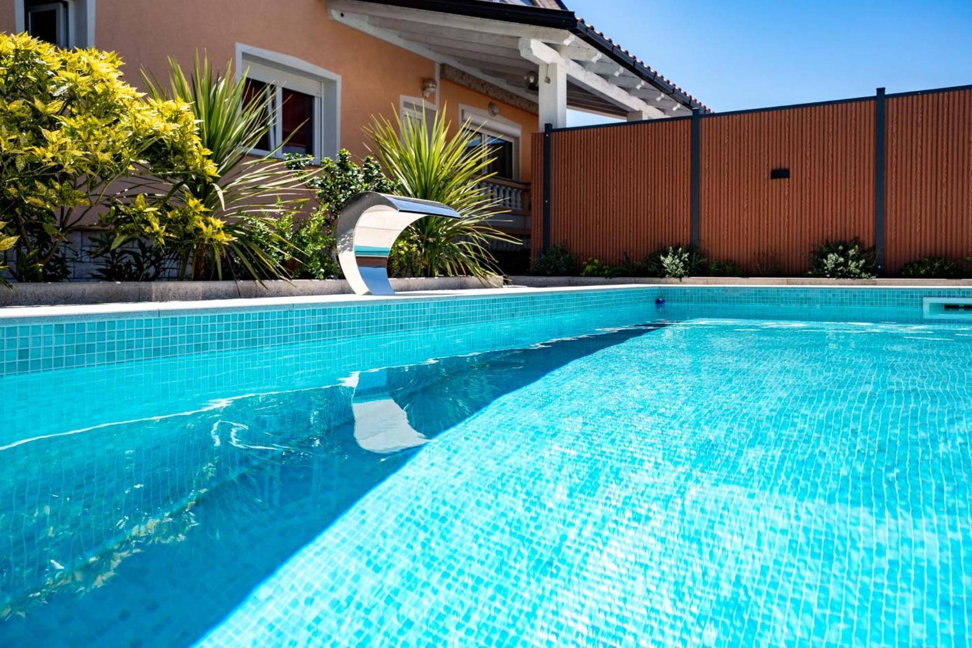 Foric Apartments With Outdoor Heated Pool ラブ エクステリア 写真