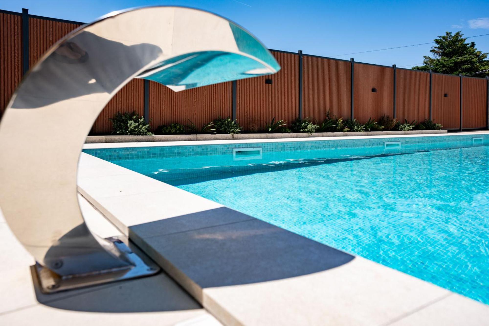 Foric Apartments With Outdoor Heated Pool ラブ エクステリア 写真