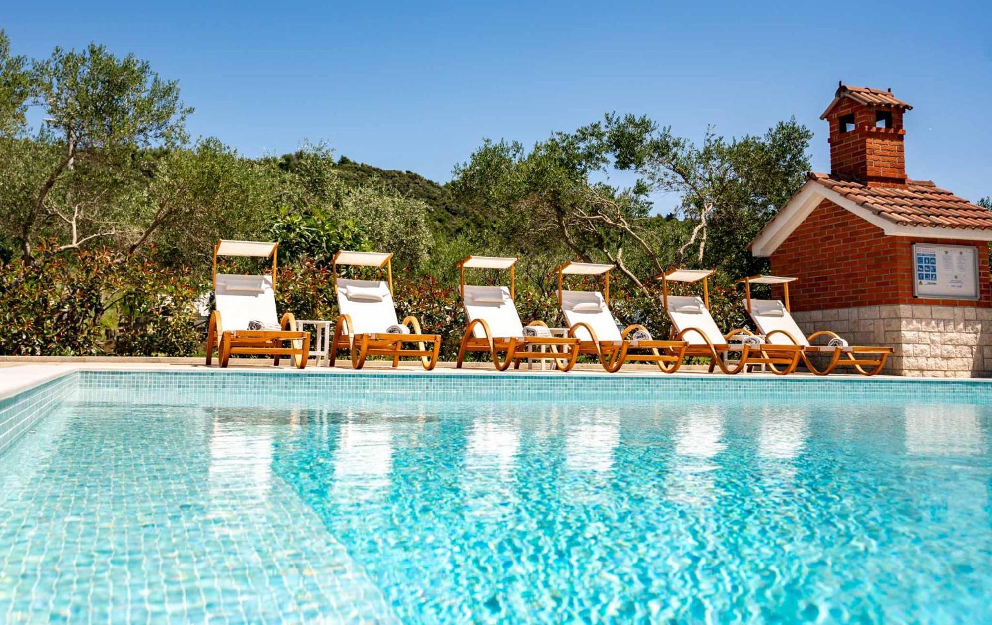 Foric Apartments With Outdoor Heated Pool ラブ エクステリア 写真