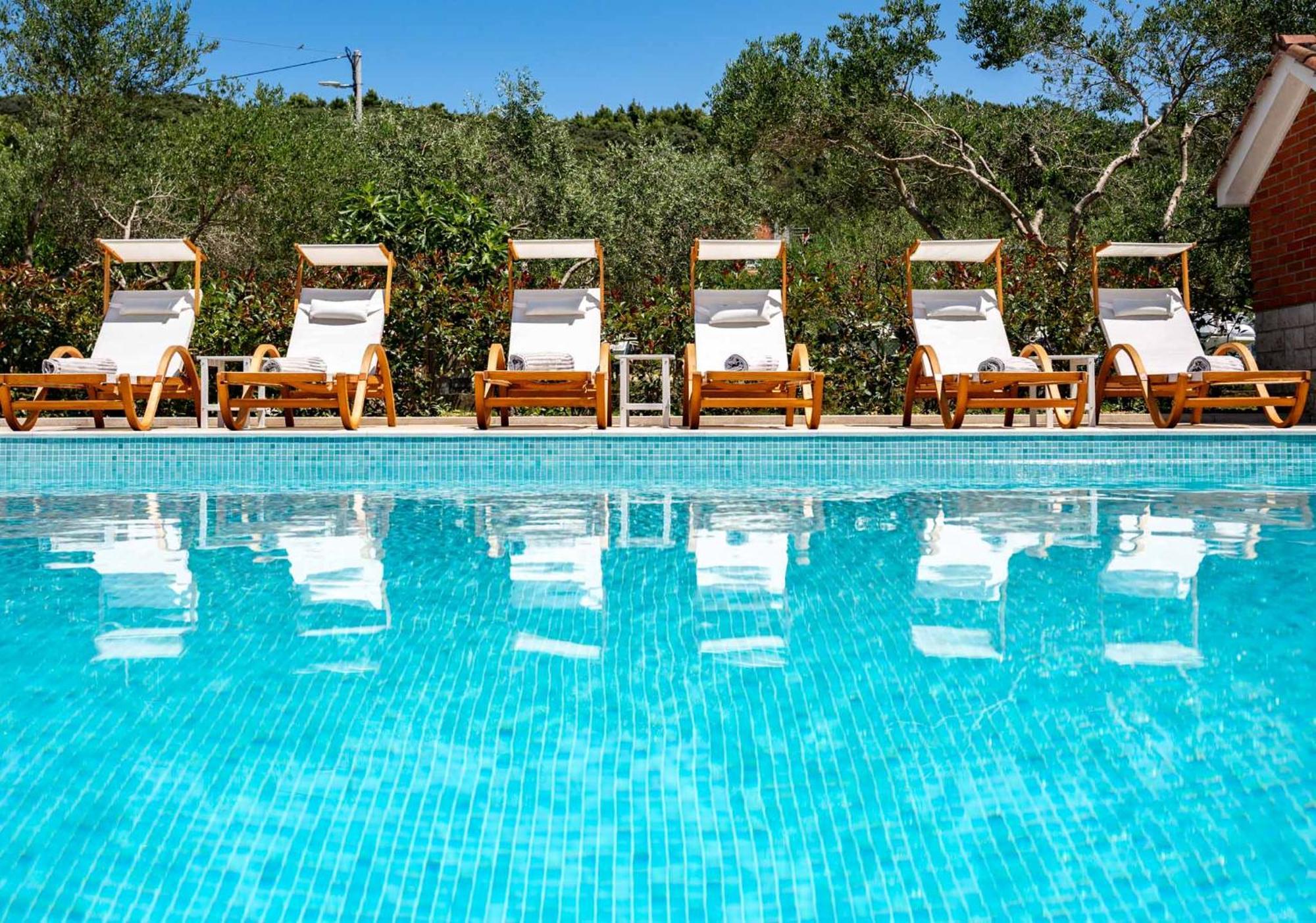 Foric Apartments With Outdoor Heated Pool ラブ エクステリア 写真
