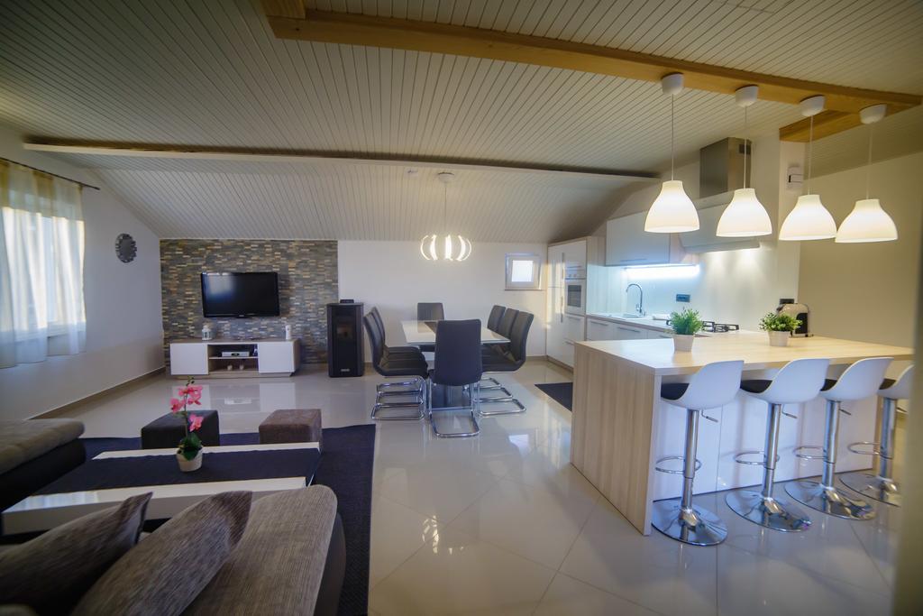 Foric Apartments With Outdoor Heated Pool ラブ エクステリア 写真